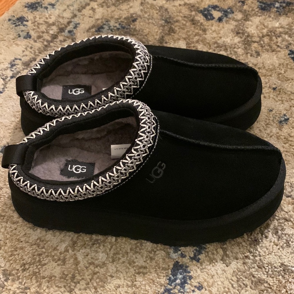 UGG Tazz Black Platform Size 8
